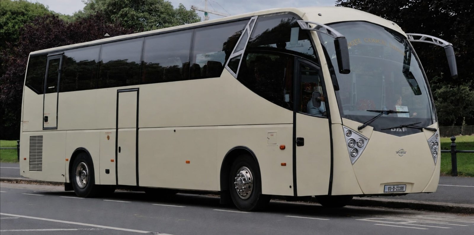 Paynes modern cream Syste coach